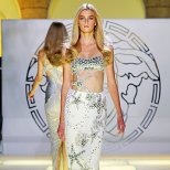 Дълга изрязана рокля с морски мотиви Versace Пролет и лято 2012