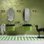 Зелена баня с модерни мивки