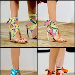 Уникални сандали на ток с шарени текстилни лентички