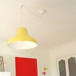 Жълта лампа в кухнята
