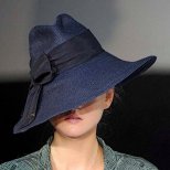 Armani конусовидна шапка с периферия и панделка - Седмица на модата МИлано