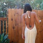 Леко полупрозрачна рокля с изрязан гръб