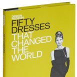 Роклите из 50 рокли, които промениха света - издание на Музея по Дизайн на Великобритания