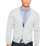 Класически мъжки стил - синя риза, вратовръзка каре и сива жилетка 