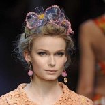 Акцент диадема с нежни цветя с кант Dolce and Gabbana