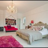 Шармантен дом в Лондон с розови акцти - спалня