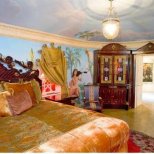 Спалня в имението на Версаче в Маями
