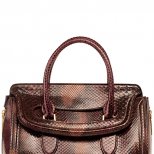 чанта на Alexander McQueen от змийска кожа