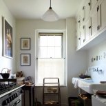 Семпла тясна кухня