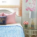 Интериор на спалня с деликатна комбинация цветове