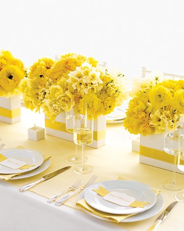 Декор за маса в бяло и жълто