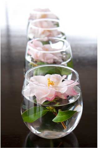 Нежна сватбена украса с цвете в чаша