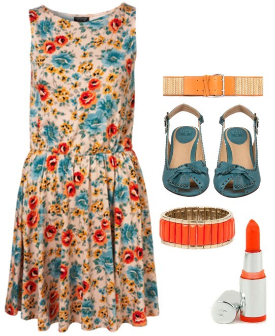 Флорална ролкя със сини обувки и бижута в оранжево