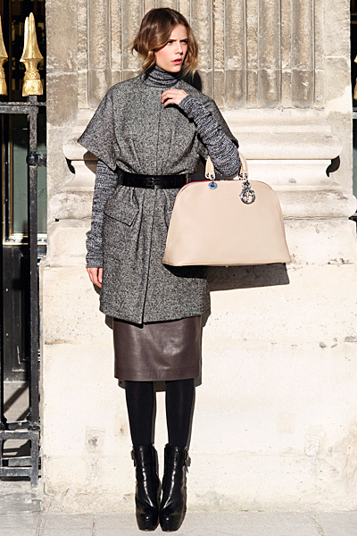 Кожена пола до коляно с палто без ръкави Dior Предесенна колекция 2012