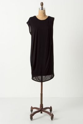 Ефирна черна рокля тип роба с един къс ръкав