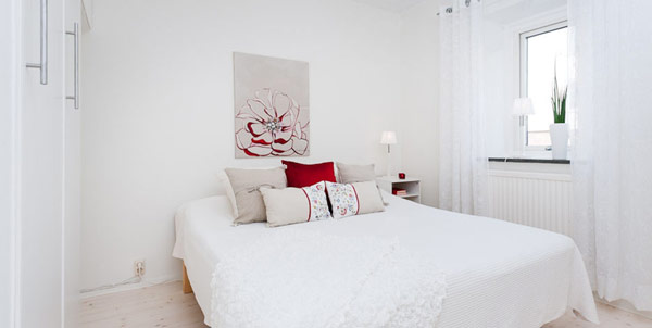 Малък и свеж апартамент - спалня в бяло