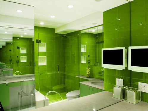 Модерен монохромен дизайн за баня в зелено с бели акценти