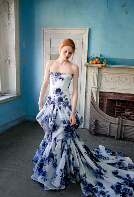Рапсодия в синьо - булчинска рокля на цветя Douglas Hannant