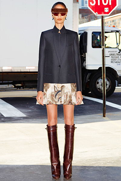 Разкроена шарена къса пола и тъмнос ин широк блейзър Givenchy 2012