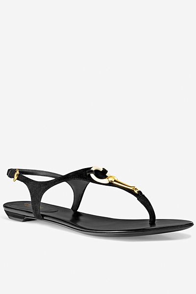 Равни сандали в черно с каишка между пръстите Gucci Лято 2012
