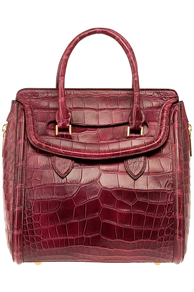 червена чанта на Alexander McQueen
