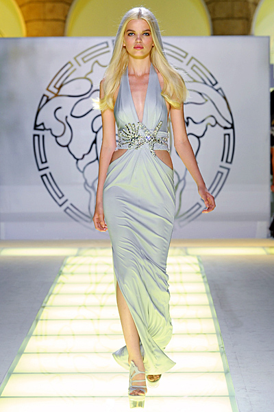 Бледо сива дълга рокля Versace Пролет и лято 2012