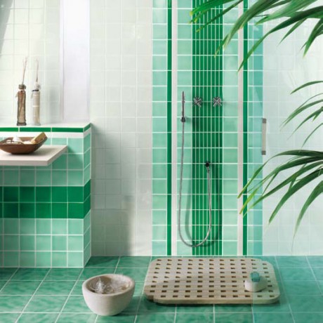 Дизайн за баня с няколко нюанса зелено и бяло