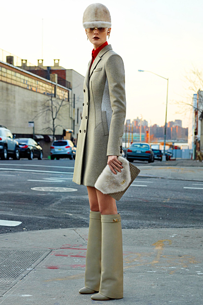 Вталено сиво палто над коляното Givenchy 2012