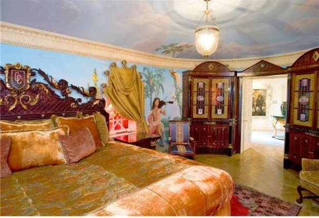 Спалня в имението на Версаче в Маями