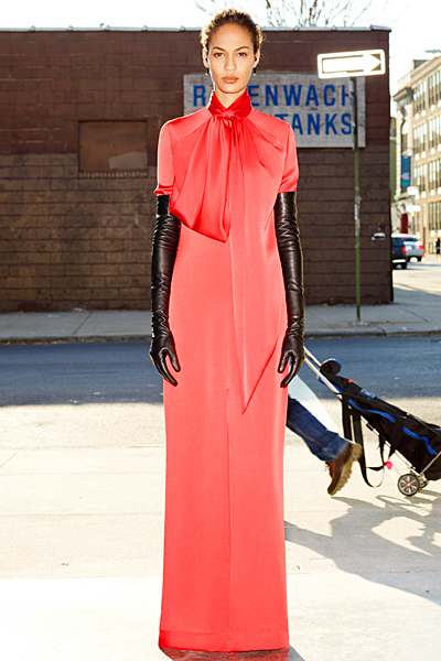 Дълга монохромна рокля в ябълково розово Givenchy 2012