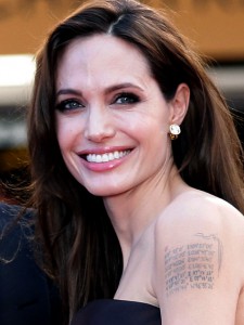 Анджелина Джоли татуировка