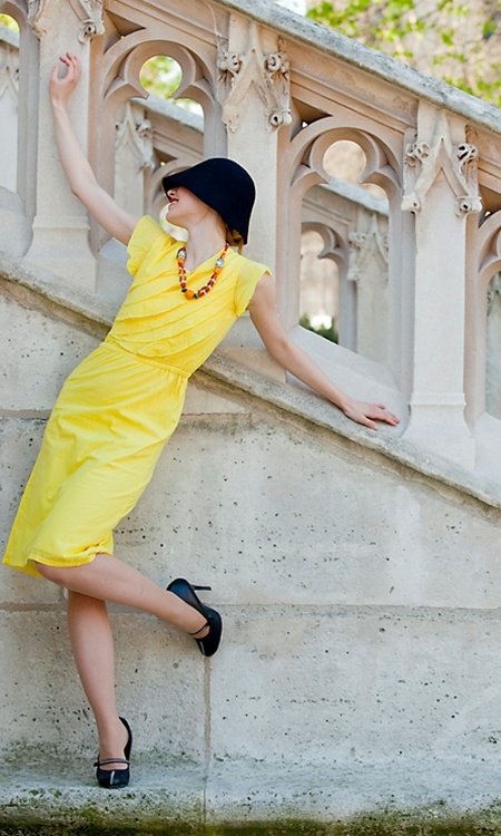 Лимонено жълта елегантна рокля - малко летен шик