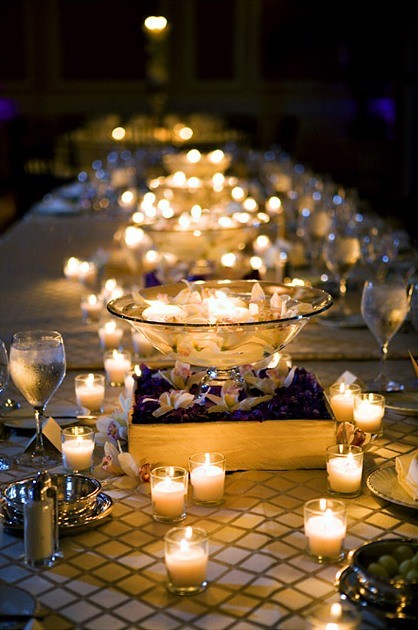 Маса украсена със свещи