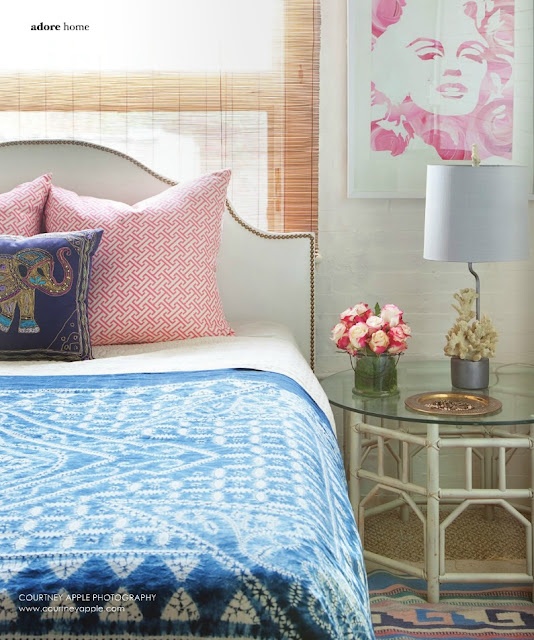 Интериор на спалня с деликатна комбинация цветове