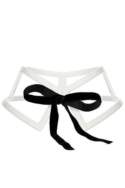 Яка бяла с черна панделка Emporio Armani за Пролет-Лято 2012