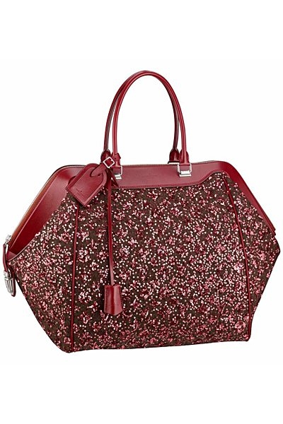 червена чанта на Louis Vuitton 2012