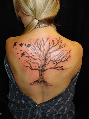 Татуировка дърво на гърба