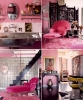 Интериор с розови мебели и розови аксесоари