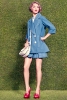 Къса разкроена пола в синьо и широко сако Louis Vuitton ваканционна колекция 2012