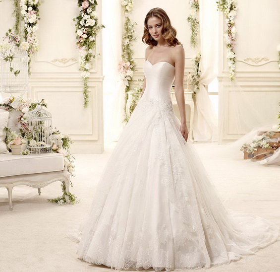 Мода при сватбените рокли за 2015