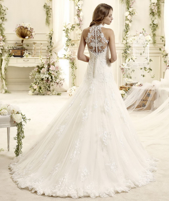 Сватбена рокля с дантелен гръб и перли 2015