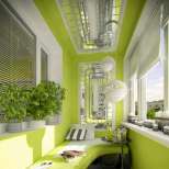 Остъклен балкон в зелено