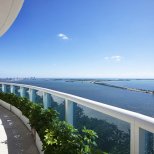 Пентхаусът на Фарел Уилямс - тераса с гледка към океана