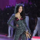 Шу Пей в леопардов костюм