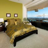 ИЗключителна резиденция - спалня цвят горчица