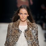Кожено палто късо с леопардов принт зима 2012