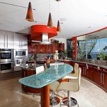 ИЗключителна резиденция - кухня в ярки цветове