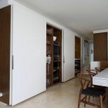 Малък апартамент в Сидни - скрити шкафове