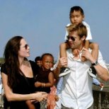 Анджелина Джоли и Брад Пит на разходка