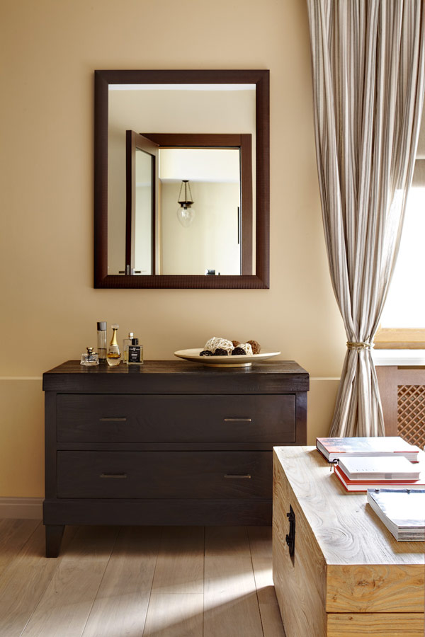 Уютен дом -тоалека с огледало